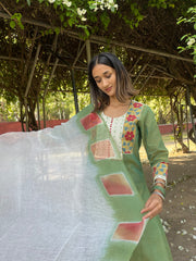 Green shot mangalgiri kurta set with kalamkari and schiffli detail and tie dye dupatta
