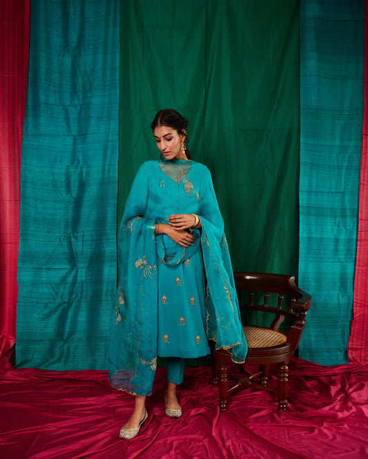 Peacock blue green ombré hand embroidered kurta and pants with organza dupatta - Sohni