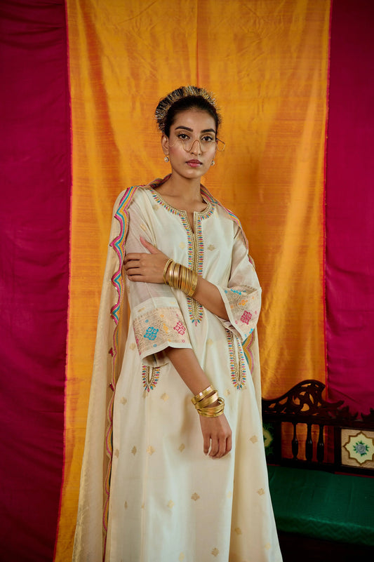 Ivory chanderi zari booti kurta set with tissue chanderi organza dupatta - Sohni