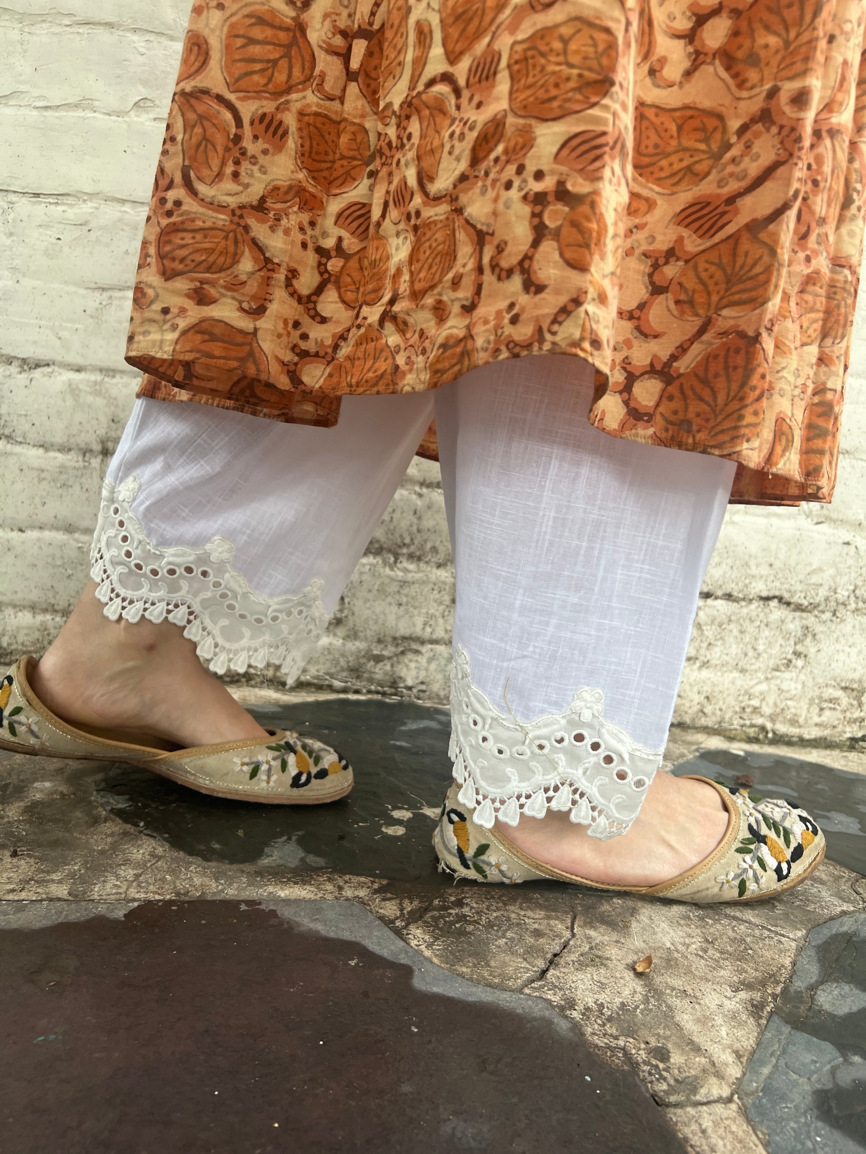 Slub cotton straight salwar with scalloped lace - Sohni