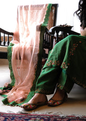 Emerald green tissue chanderi kurta set with exotic birds embroidery and peach scalloped organza dupatta