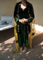 Ibtidā Emerald Velvet Kurta Set with Floral-Tile Embroidery & Chartreuse Dupatta