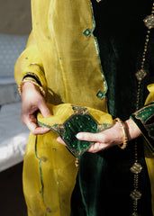 Ibtidā Emerald Velvet Kurta Set with Floral-Tile Embroidery & Chartreuse Dupatta