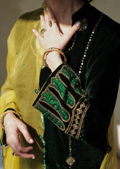 Ibtidā Emerald Velvet Kurta Set with Floral-Tile Embroidery & Chartreuse Dupatta