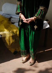 Ibtidā Emerald Velvet Kurta Set with Floral-Tile Embroidery & Chartreuse Dupatta