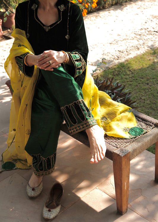 Ibtidā Emerald Velvet Kurta Set with Floral-Tile Embroidery & Chartreuse Dupatta