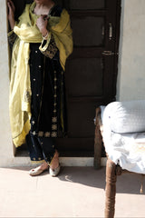 Ibtidā Navy–Green Velvet Kurta with Tile Motifs and Lime Organza Dupatta