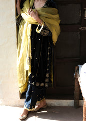Ibtidā Navy–Green Velvet Kurta with Tile Motifs and Lime Organza Dupatta