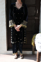 Ibtidā Navy–Green Velvet Kurta with Tile Motifs and Lime Organza Dupatta