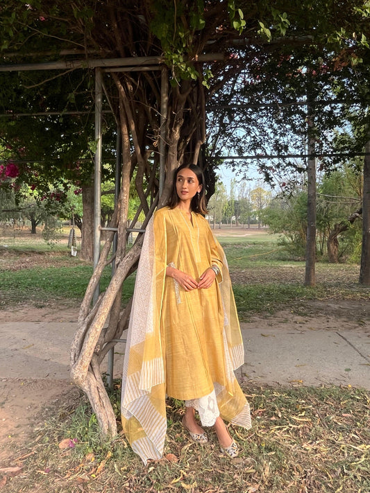 Flax yellow mangalgiri embroidered kurta with block kota dupatta