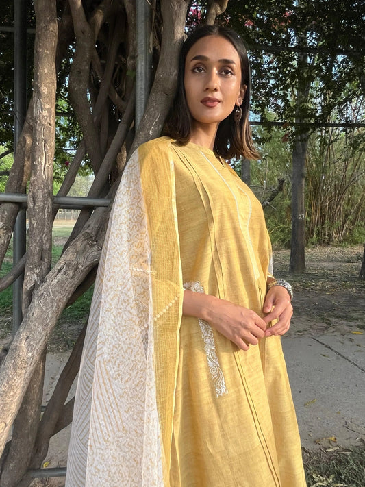 Flax yellow mangalgiri embroidered kurta with block kota dupatta