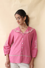 Soft cambric cotton top with vintage collar and floral