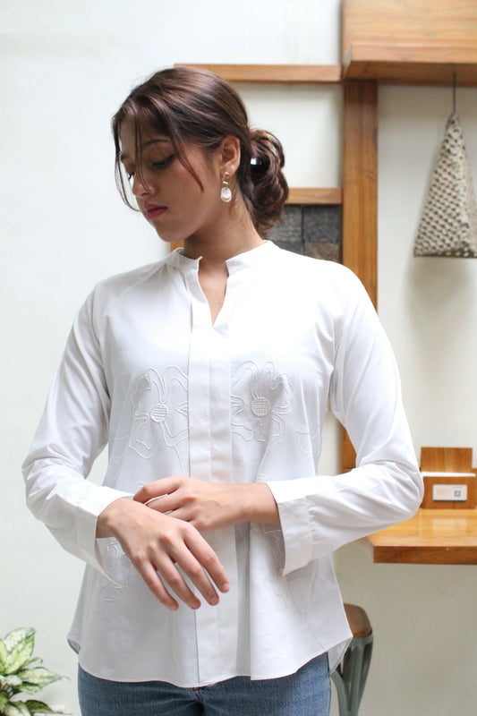White poplin shirt with dori flowers embroidery - Sohni