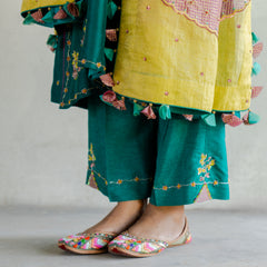 Peacock green silk kurta and pants with dusty rose check tissue dupatta