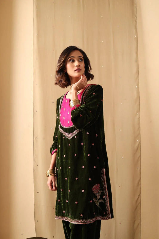 Forest green velvet short kurta set with fuschia banarsi yoke and organza dupatta - Sohni