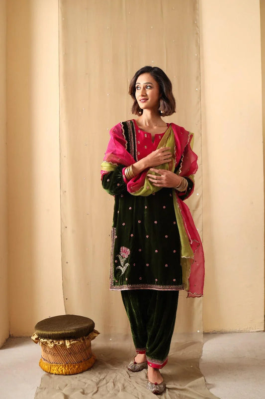 Forest green velvet short kurta set with fuschia banarsi yoke and organza dupatta - Sohni