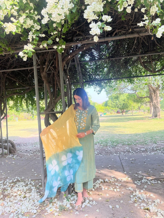 Aqua green shot mangalgiri appliqué kurta set with kota Shibori dupatta - Sohni