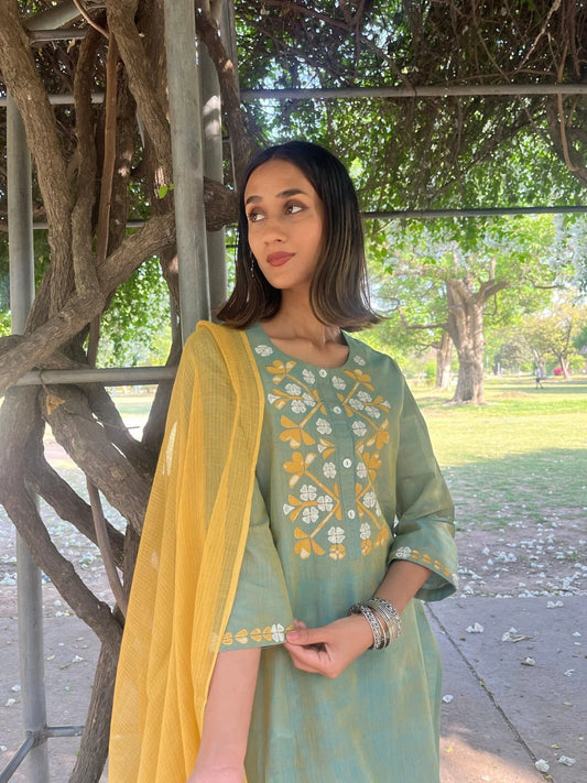Aqua green shot mangalgiri appliqué kurta set with kota Shibori dupatta - Sohni
