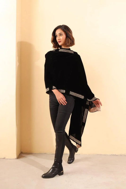 Black hand embroidered velvet stole with tanchoi - Sohni