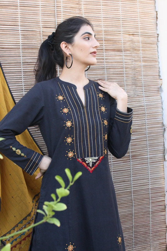 Black handloom cotton kurta and pants set with Kutch embroidery and print appliqué - Sohni