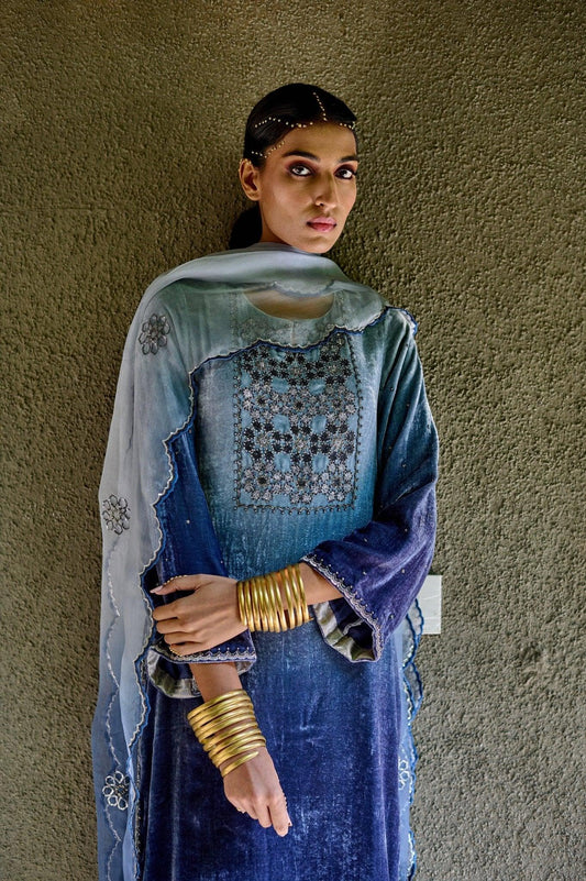 Blue grey ombré velvet kurta salwar set with ombré organza dupatta - Sohni