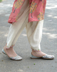 Coral pink boota jaal muslin honeycomb smocked kurta, dobby salwar and lehriya dupatta - Sohni