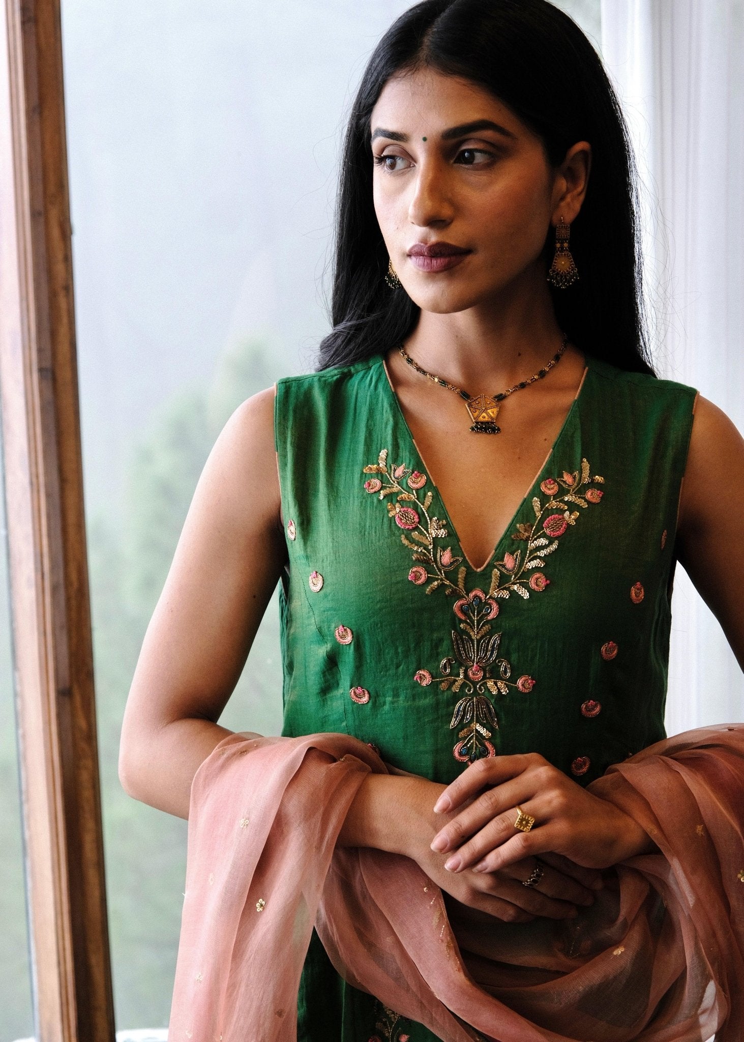 Emerald green tissue chanderi kurta set with exotic birds embroidery and peach scalloped organza dupatta - Sohni