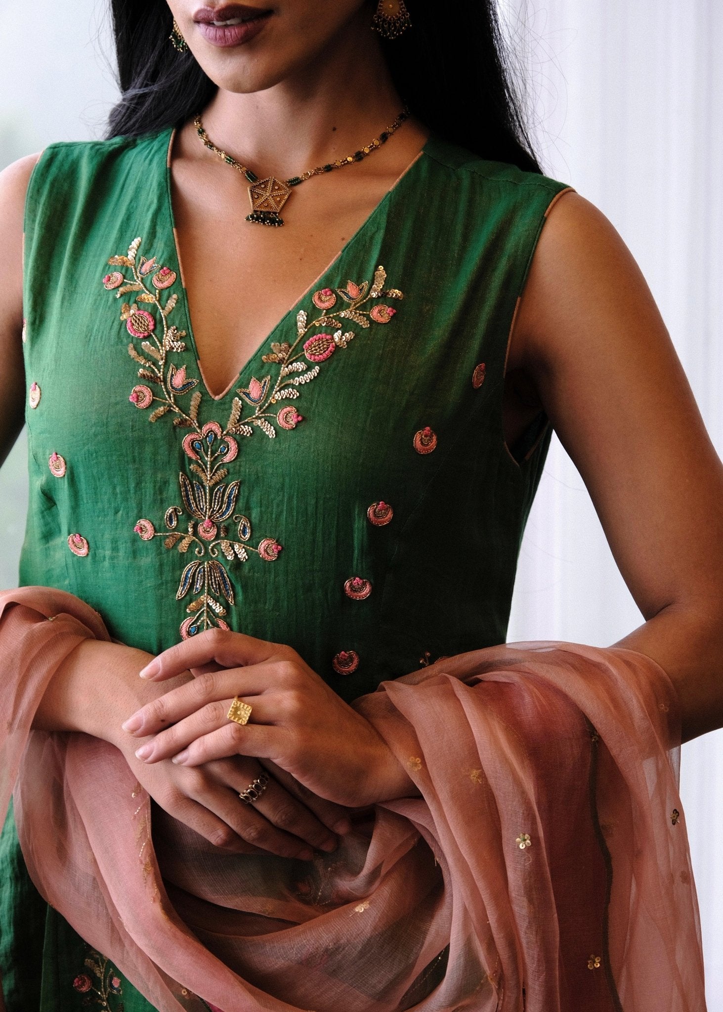 Emerald green tissue chanderi kurta set with exotic birds embroidery and peach scalloped organza dupatta - Sohni
