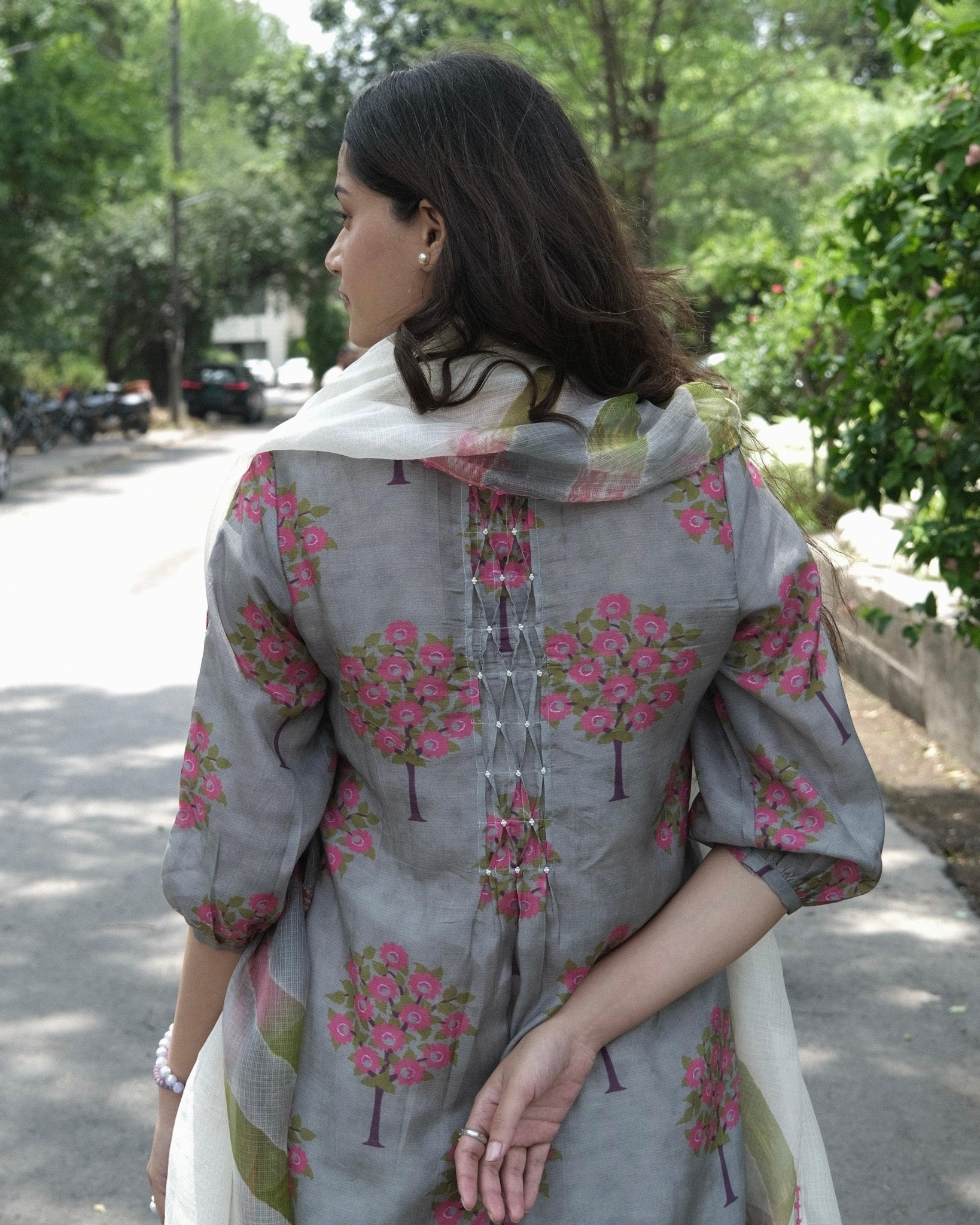Boota Rahi Grey boota jaal muslin honeycomb smocked kurta, dobby salwar and lehri ...