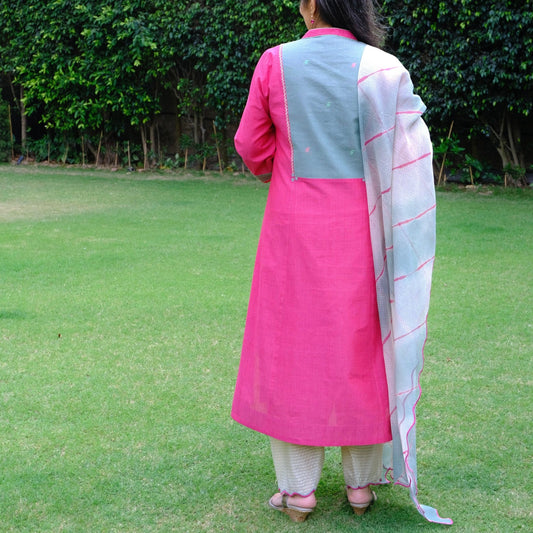 Mithai pink mangalgiri kalidaar kurta with cream jacquard salwar and scalloped lehriya kota doria dupatta - Sohni