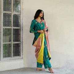 Peacock green silk kurta and pants with dusty rose check tissue dupatta - Sohni