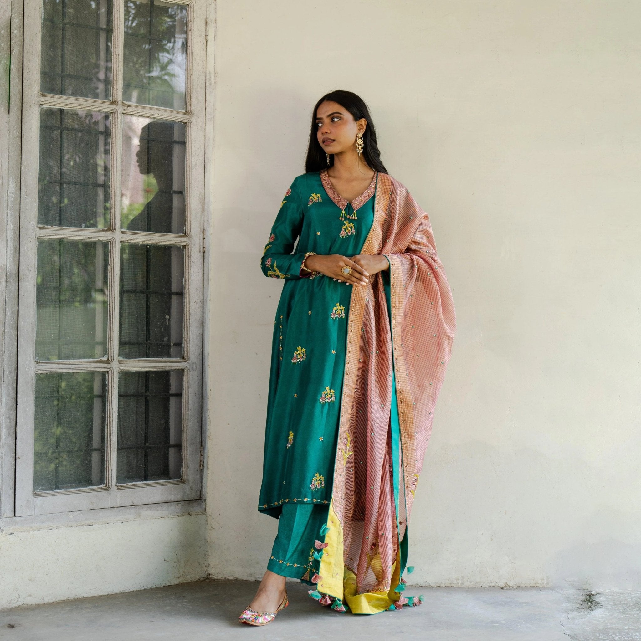Peacock green silk kurta and pants with dusty rose check tissue dupatta - Sohni
