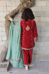 Red short kurta and salwar velvet set with green silk dupatta - Sohni