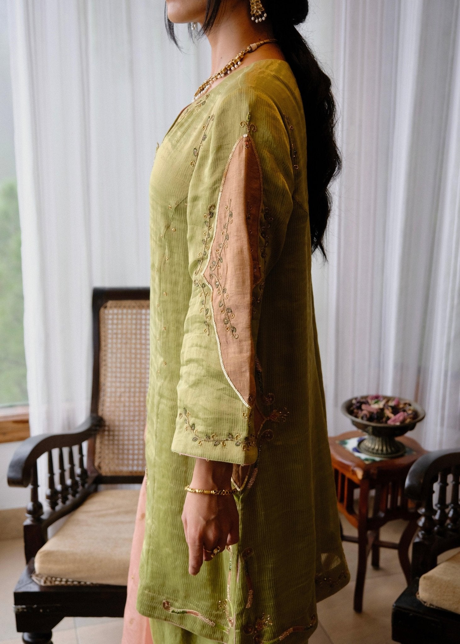 Sap green striped tissue chanderi kurta set with peach gold booti organza dupatta and exotic birds embroidery - Sohni