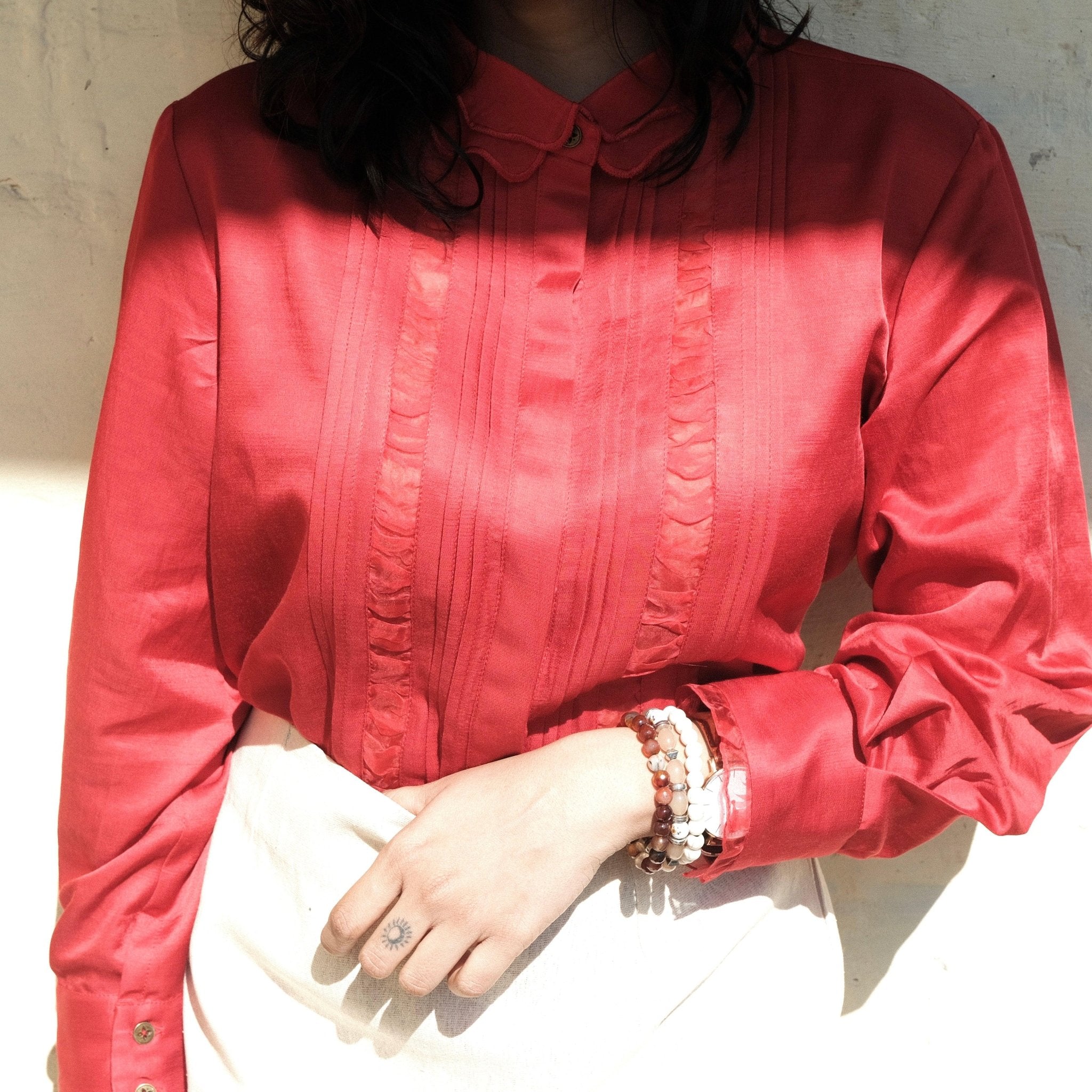 Valentine red vintage pleated blouse in cotton satin - Sohni