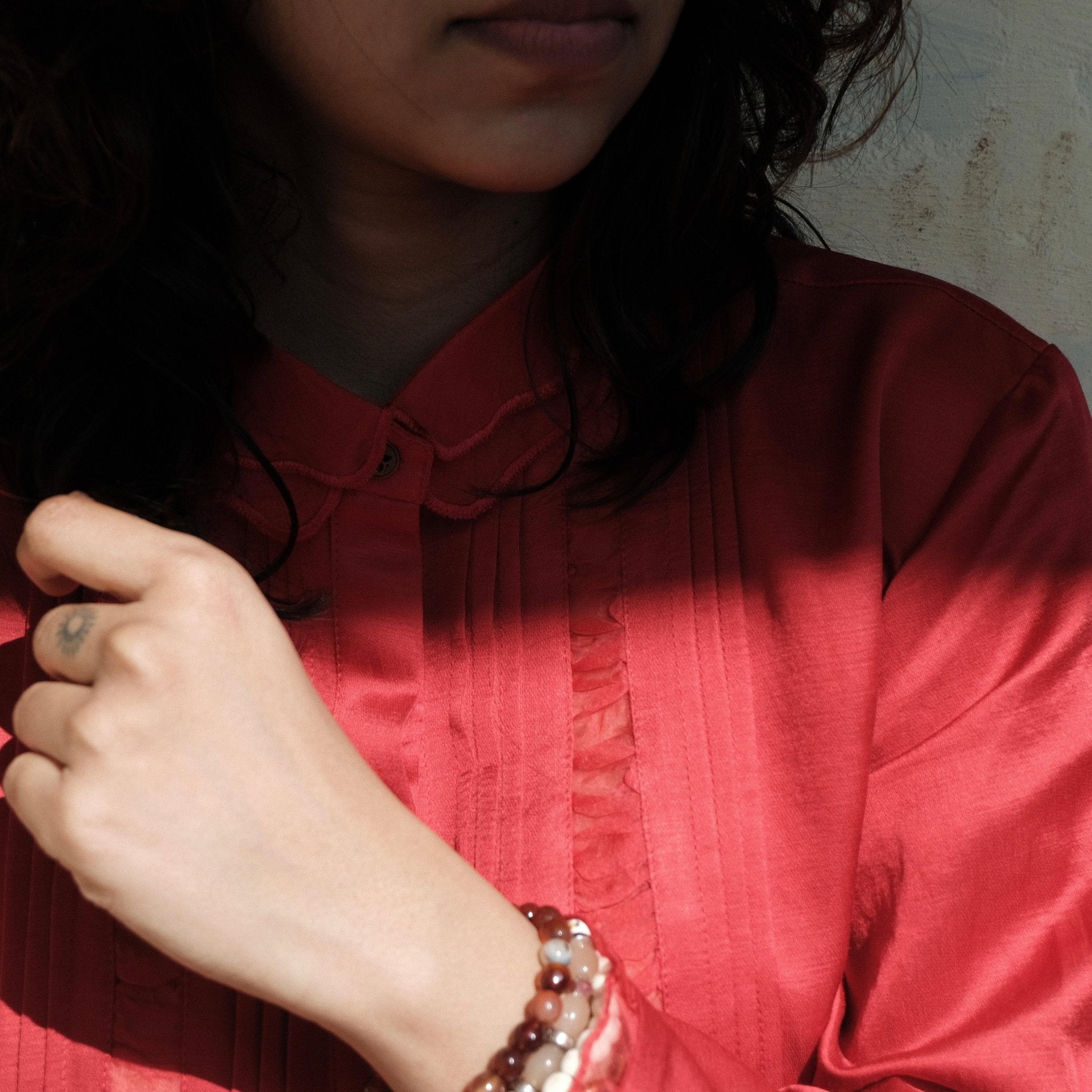 Valentine red vintage pleated blouse in cotton satin - Sohni