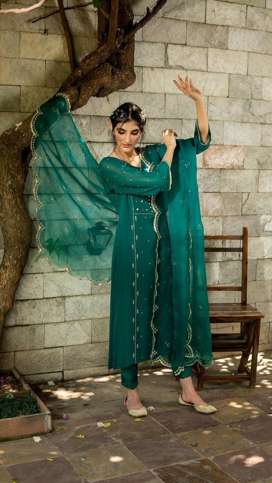 Emerald green hand embroidered kalidaar kurta set with scalloped organza dupatta - Sohni