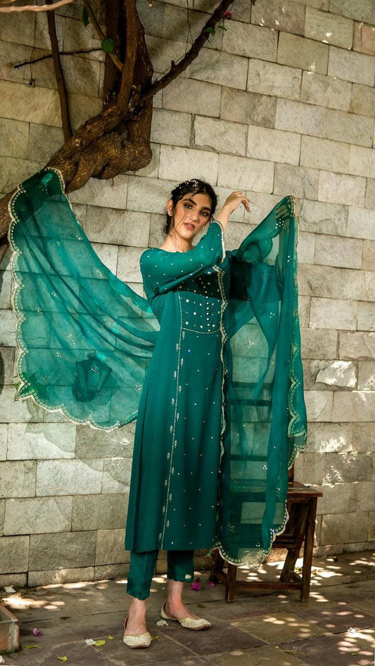 Emerald green hand embroidered kalidaar kurta set with scalloped organza dupatta - Sohni