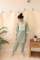 Green handloom cotton kurta and pants co ord set with checkered yoke - Sohni