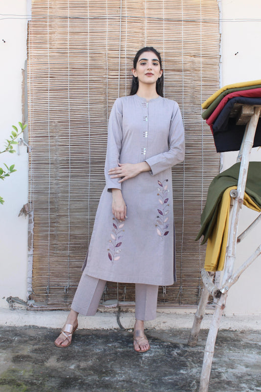 Heather grey handloom kurta and pants set with leaf appliqué - Sohni