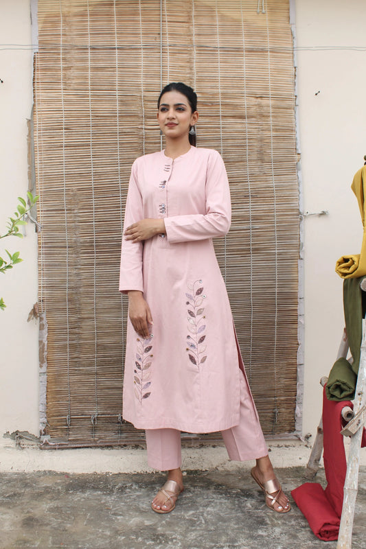 Pastel pink handloom kurta and pants set with leaf appliqué - Sohni