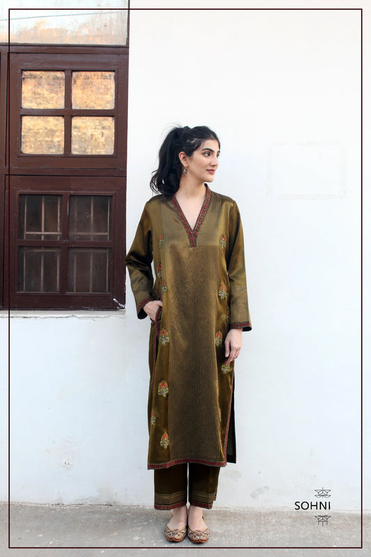 Olive green mashru kurta set with appliqué - Sohni
