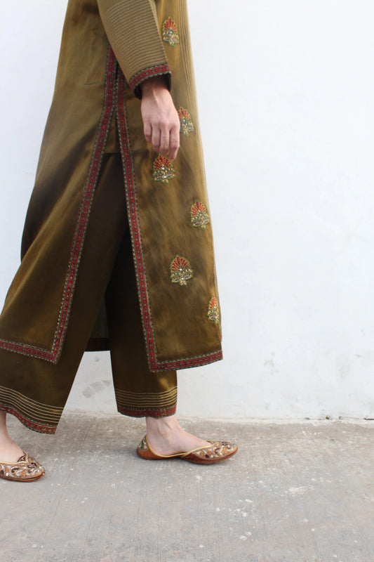 Olive green mashru kurta set with appliqué - Sohni