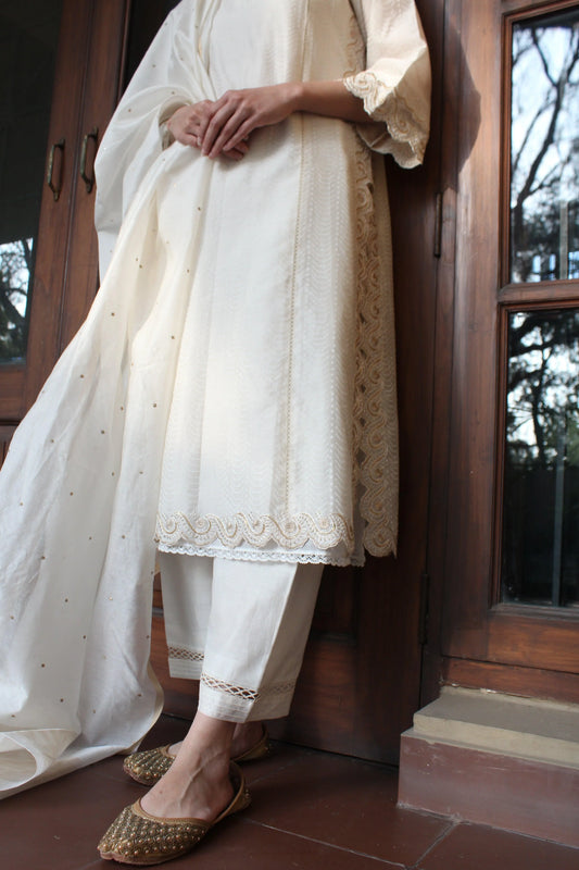 Ivory maheshwari scalloped kurta with chanderi dupatta and salwar - Sohni