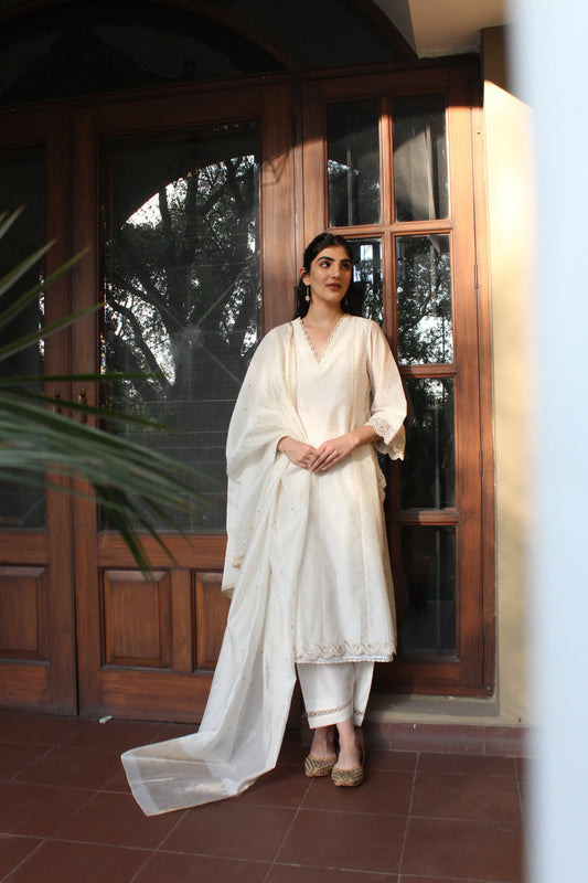 Ivory maheshwari scalloped kurta with chanderi dupatta and salwar - Sohni