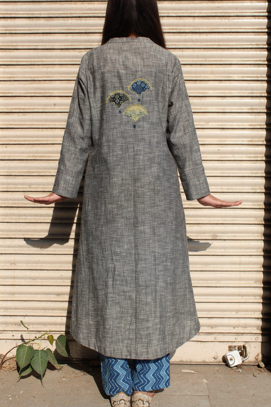 Grey melange weave applique kurta with daabu pants - Sohni