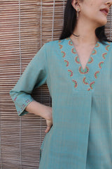 Blue beige shot mangalgiri cotton kurta set with folk horse embroidery and lehriya dupatta - Sohni