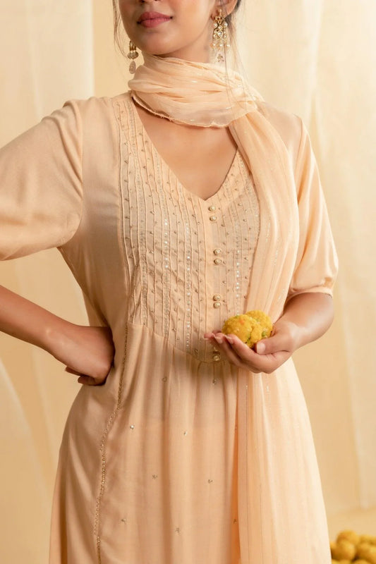 Blush pink hand embroidered modal kurta set with scalloped lurex dupatta - Sohni