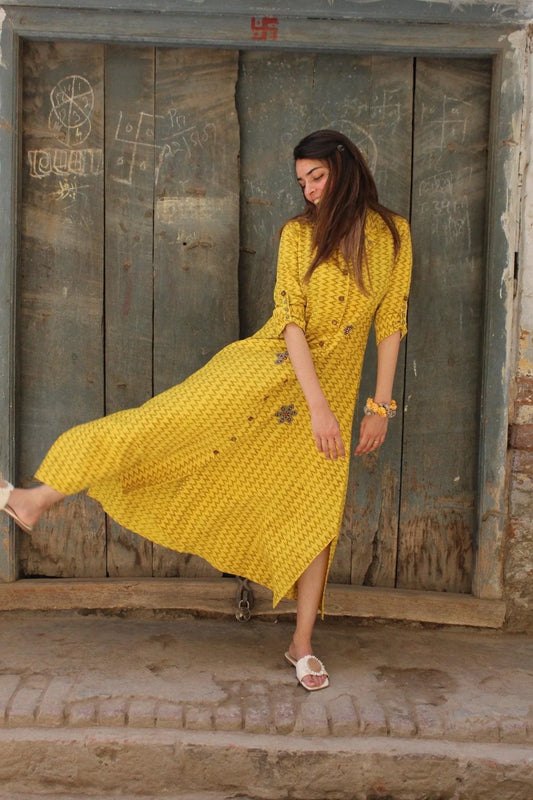 Chartreuse akola print slub cotton kite dress with appliqué - Sohni