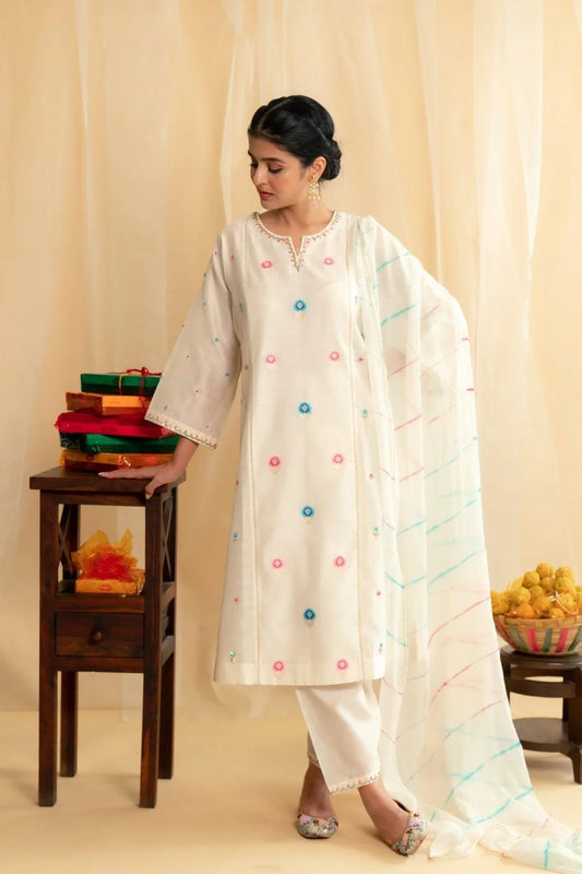 Ivory minakari booti Banarasi chanderi&nbsp;panelled kurta, salwar with lehriya dupatta - Sohni
